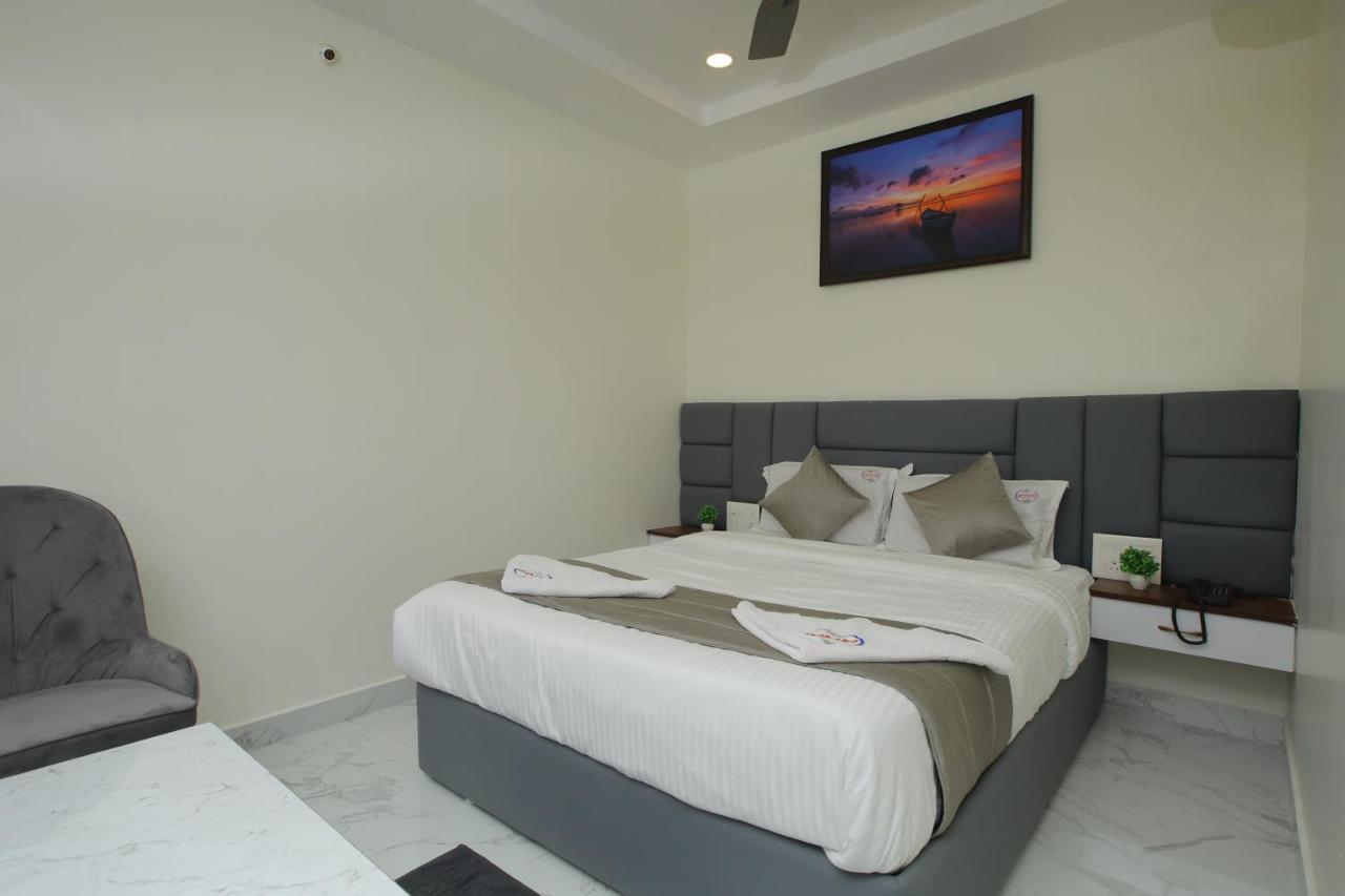 Radha Rani Residency Hotell Khammam Eksteriør bilde
