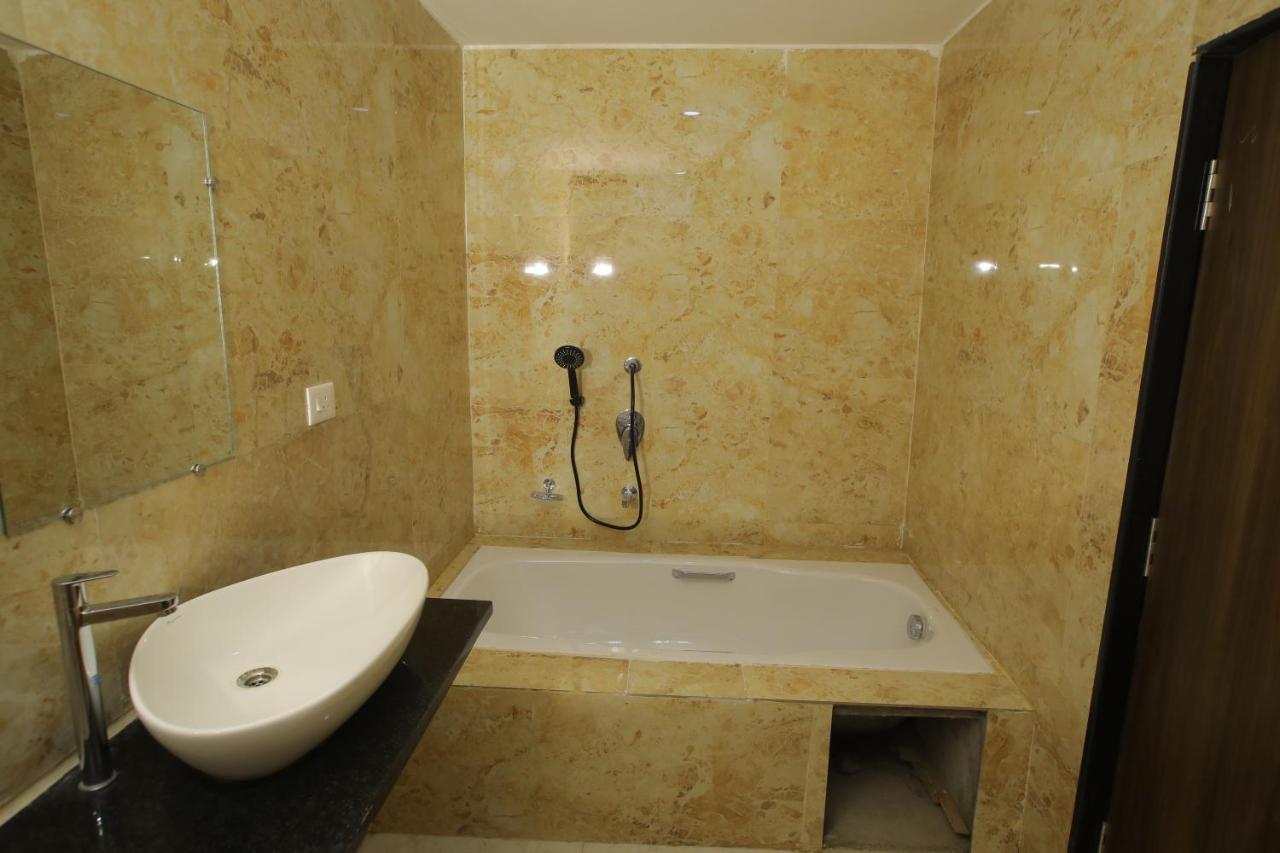 Radha Rani Residency Hotell Khammam Eksteriør bilde