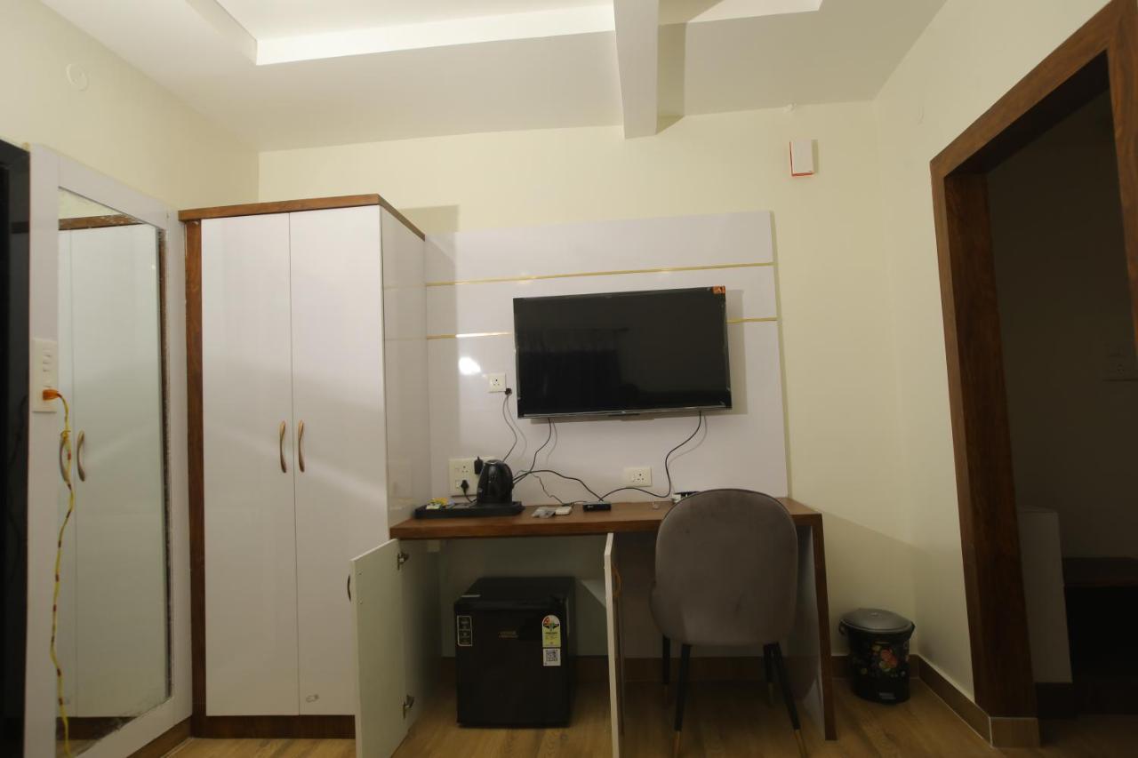 Radha Rani Residency Hotell Khammam Eksteriør bilde
